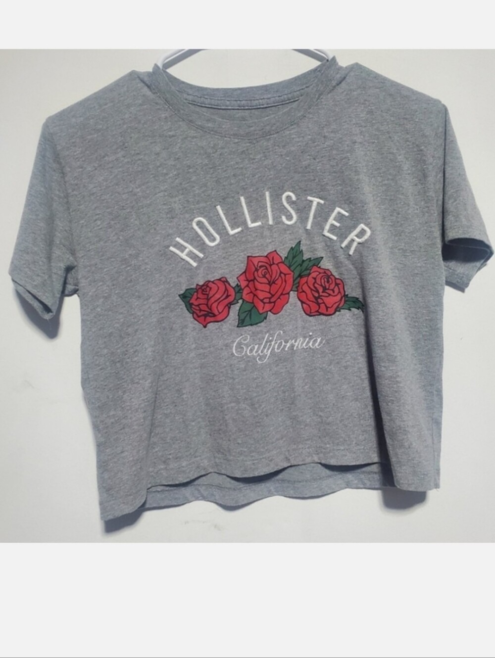Hollister Gray Crop Tee with Red Rose Graphic Sz Xsm
